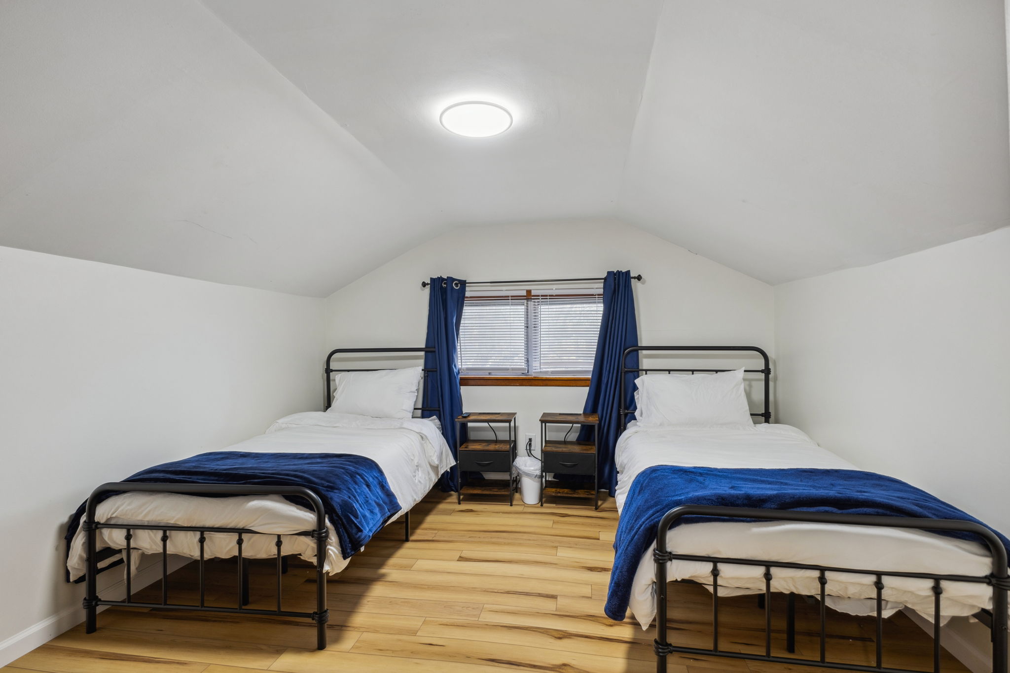Twin bedroom